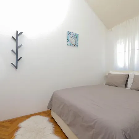 With Parking Space Okrug Gornji, Ciovo - 25259 Apartamento