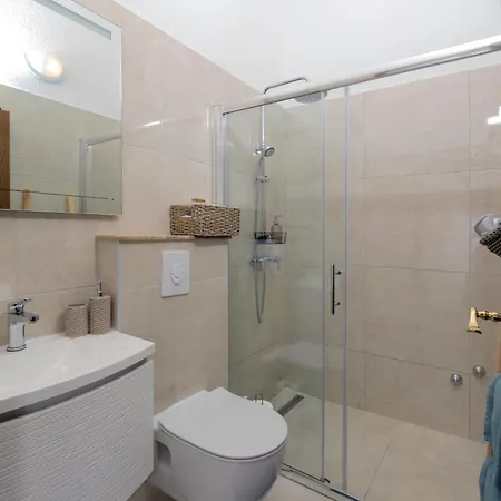 Apartamento With Parking Space Okrug Gornji, Ciovo - 25259 *